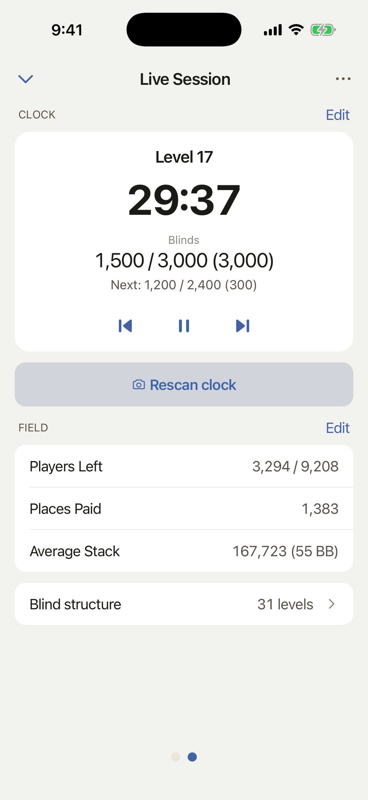 Live tournament clock with level, blinds and field details.